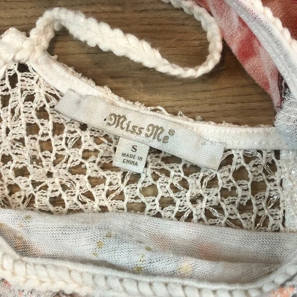 Women's White and Red Patterned Top - Picture 6 of 7